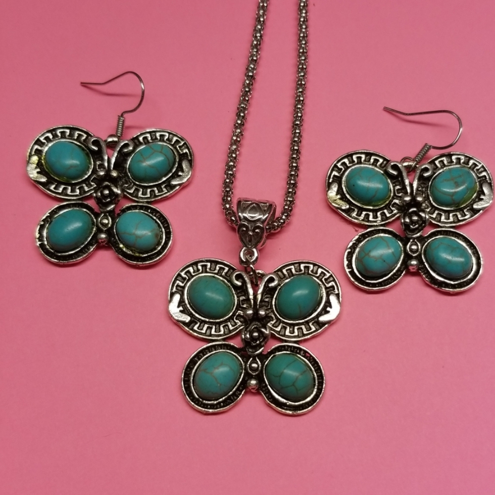 🧨 Vintage Tibetan turquois butterfly necklace